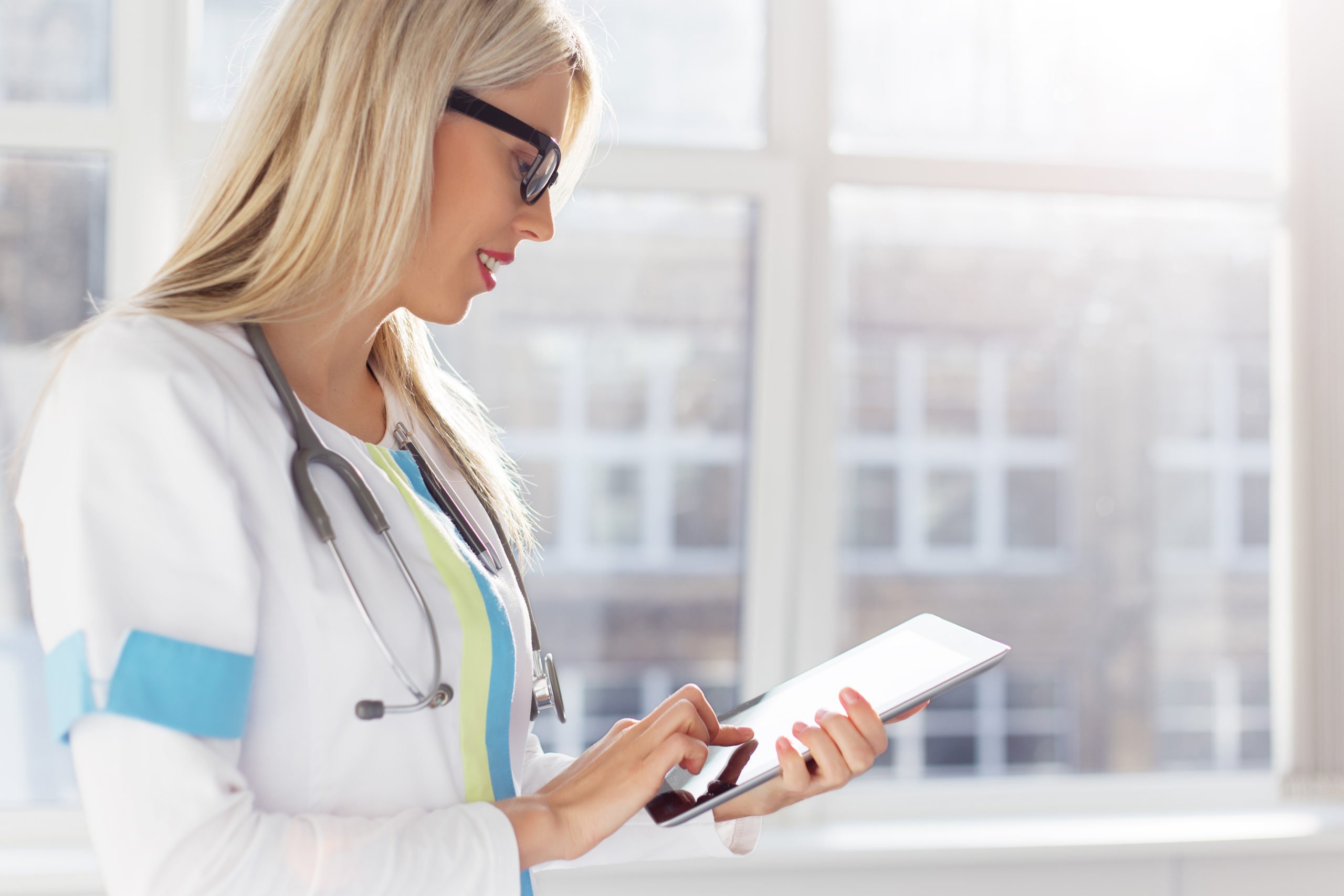 female doctor using a computing tablet